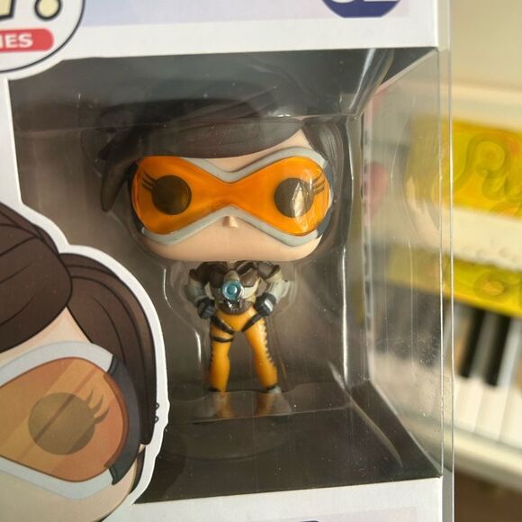 Funko Games Overwatch 92 Tracer Vinyl Figure - Orange - Picture 10 of 10